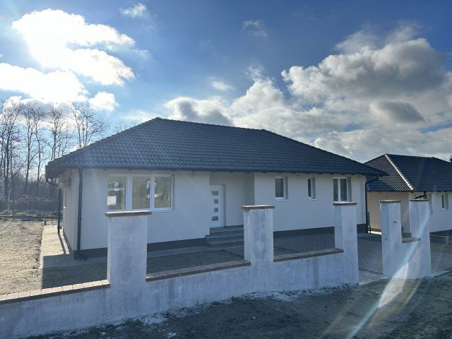 Eladó ikerház, Gödöllőn 114.99 M Ft, 3 szobás