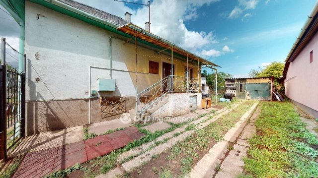 Eladó családi ház, Szerencsen 29.9 M Ft, 3 szobás