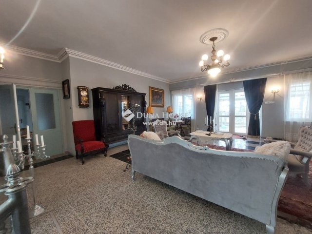 Eladó családi ház, Tahitótfalun 616 M Ft, 7 szobás