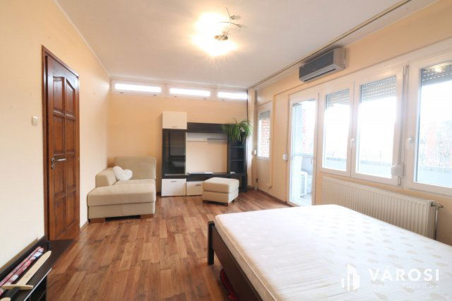 Kiadó téglalakás, albérlet, Szegeden 180 E Ft / hó, 2 szobás