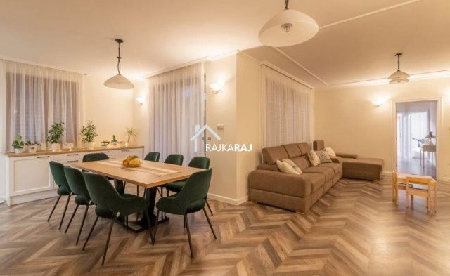 Eladó családi ház, Mosonmagyaróváron 174.9 M Ft, 4+2 szobás