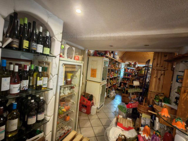 Eladó üzlethelyiség, Vonyarcvashegyen 299 M Ft, 4 szobás