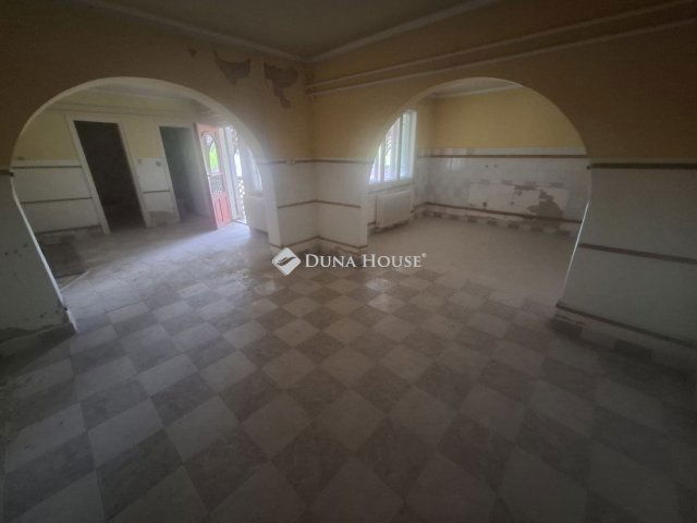 Eladó családi ház, Kiskunfélegyházán 28 M Ft, 5 szobás