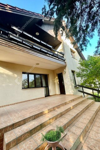 Eladó családi ház, Győrött 155 M Ft, 6 szobás