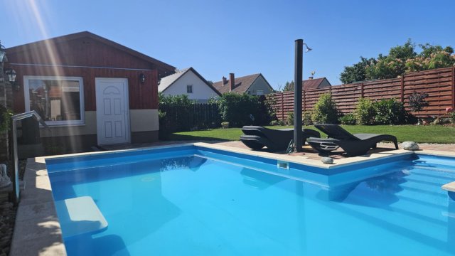 Eladó családi ház, Fóton, Madách Imre utcában 220 M Ft