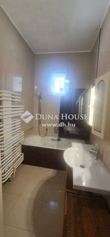 Eladó családi ház, Vecsésen 119.9 M Ft, 5 szobás