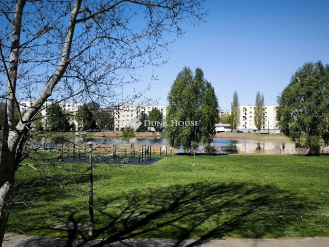 Eladó panellakás, Győrött 49.9 M Ft, 2 szobás