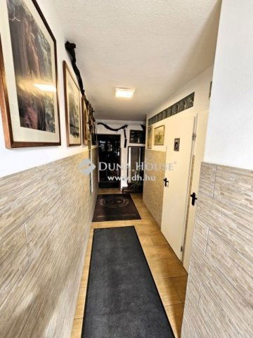 Eladó családi ház, Pilisvörösváron 240 M Ft, 13 szobás
