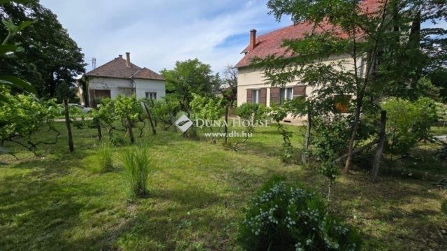 Eladó családi ház, Budapesten, XV. kerületben 105 M Ft, 6 szobás