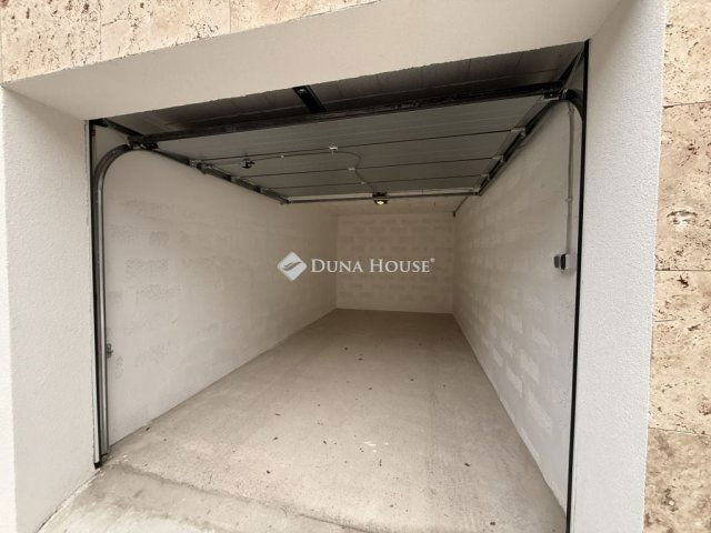 Eladó téglalakás, Pécsett 79.9 M Ft, 3 szobás