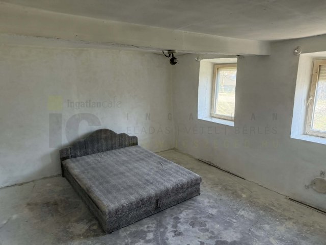 Eladó családi ház, Kiszomboron, Hunyadi utcában 15.9 M Ft