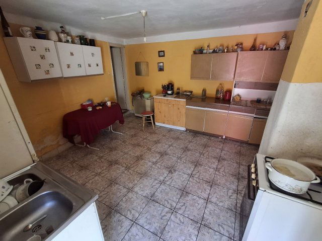 Eladó családi ház, Cegléden 31.9 M Ft, 3 szobás