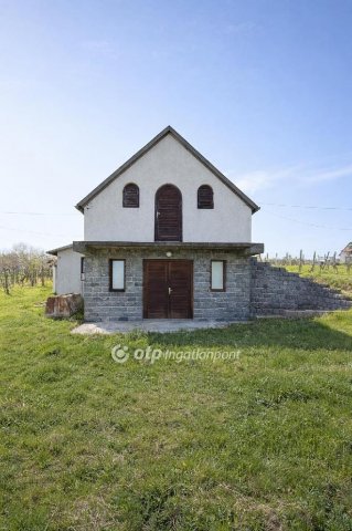 Eladó nyaraló, Lesenceistvándon 34.99 M Ft, 1 szobás