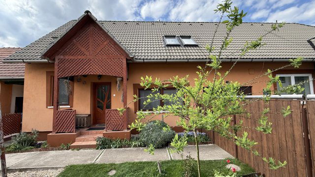 Eladó családi ház, Szirmabesenyőn 76 M Ft, 6 szobás