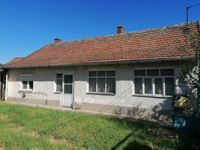 Eladó családi ház, Tiszafüreden 17 M Ft, 2 szobás