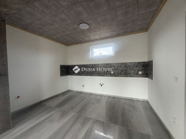 Eladó családi ház, Törtelen 55.9 M Ft, 4 szobás