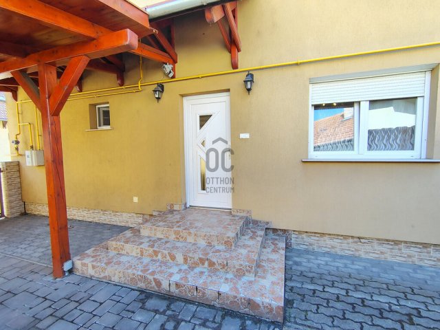 Eladó sorház, Cegléden 81.4 M Ft, 5 szobás