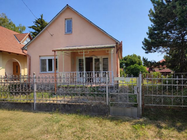 Eladó nyaraló, Fonyódon 45 M Ft, 2 szobás / költözzbe.hu