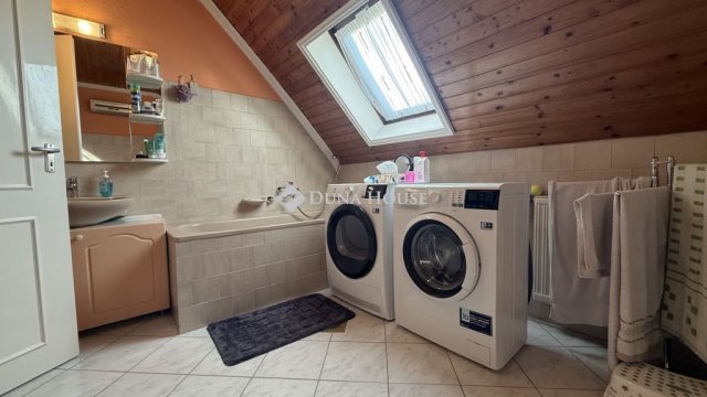 Eladó családi ház, Szombathelyen 79.9 M Ft, 5+1 szobás