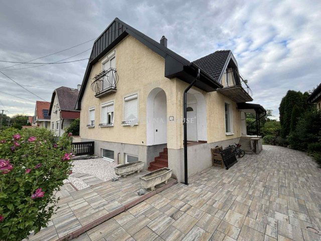 Eladó családi ház, Mosonmagyaróváron 84.8 M Ft, 5 szobás