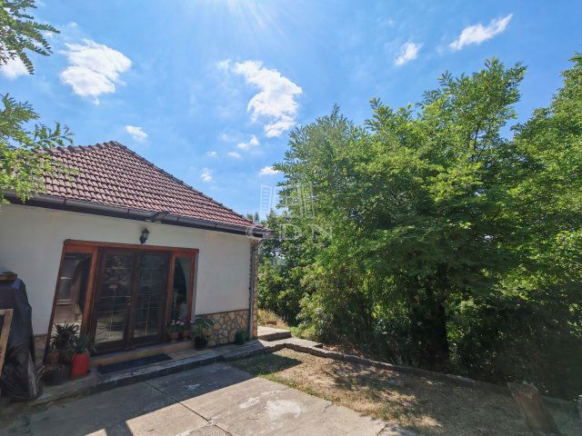 Eladó családi ház, Pécelen 54.9 M Ft, 3 szobás