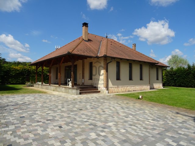 Eladó iroda, Nyírpazonyon 187 M Ft, 4 szobás