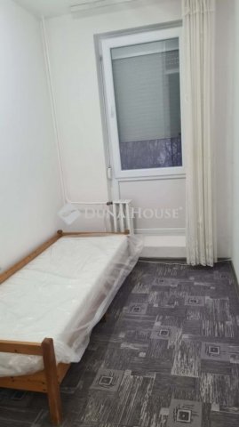 Kiadó panellakás, albérlet, Pécsett 170 E Ft / hó, 3 szobás