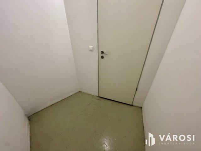 Eladó ipari ingatlan, Budapesten, VI. kerületben 4 M Ft