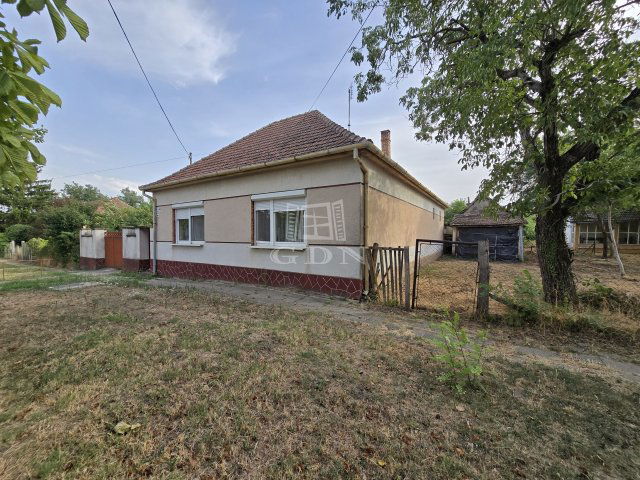 Eladó családi ház, Madarason 16 M Ft, 3 szobás