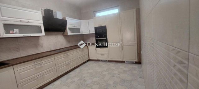 Eladó családi ház, Makón 79.99 M Ft, 4 szobás