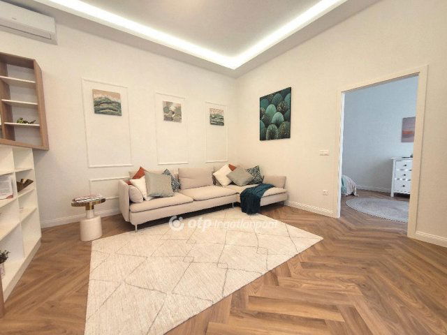 Eladó téglalakás, Budapesten, V. kerületben 129.9 M Ft, 2 szobás