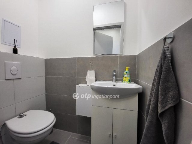 Eladó téglalakás, Siófokon 160 M Ft, 3 szobás