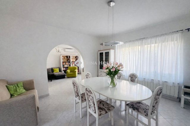 Eladó családi ház, Pécsett, Hegyalja utcában 154 M Ft, 5 szobás