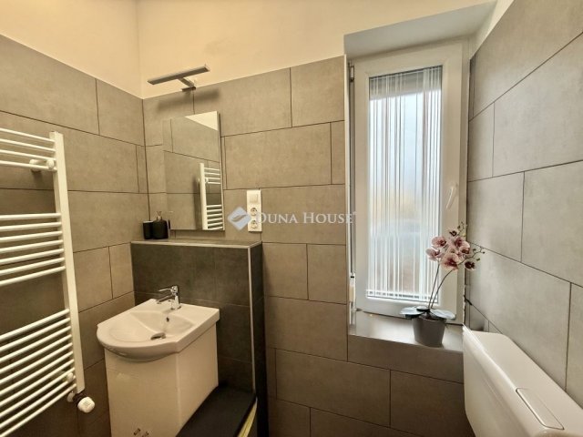 Eladó családi ház, Villányban 119.9 M Ft, 4 szobás