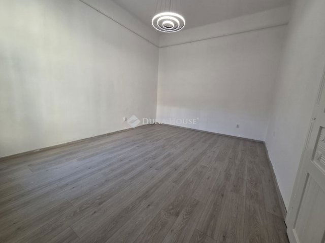 Eladó téglalakás, Budapesten, VII. kerületben, Verseny utcában