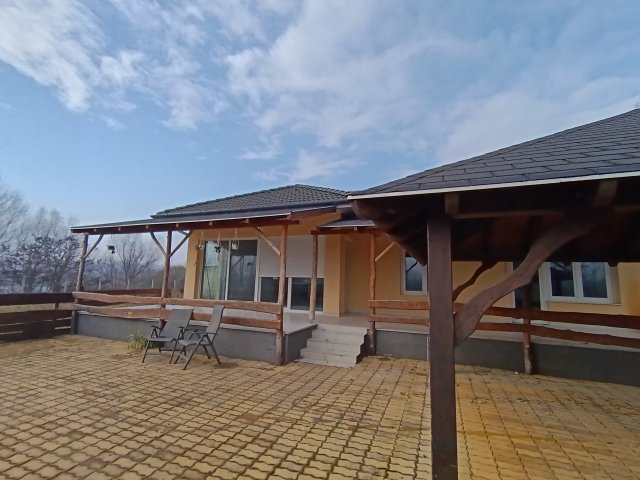 Eladó családi ház, Dunaharasztin 217 M Ft, 3 szobás