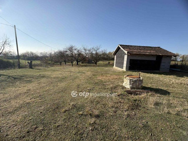 Eladó telek, Tatán 26.5 M Ft / költözzbe.hu