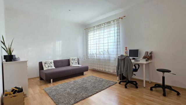 Eladó családi ház, Velencén 99.9 M Ft, 4+3 szobás