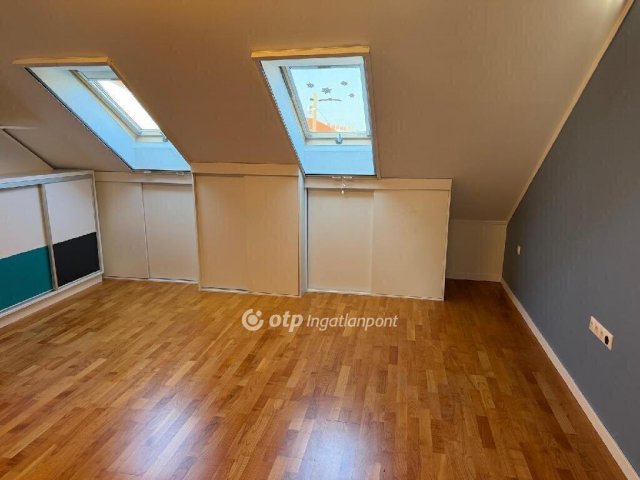 Eladó téglalakás, Pápán 86 M Ft, 3 szobás