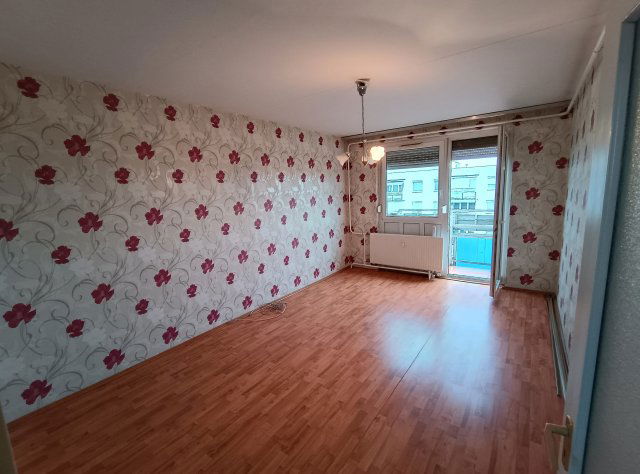 Eladó panellakás, Debrecenben 49.9 M Ft, 2 szobás