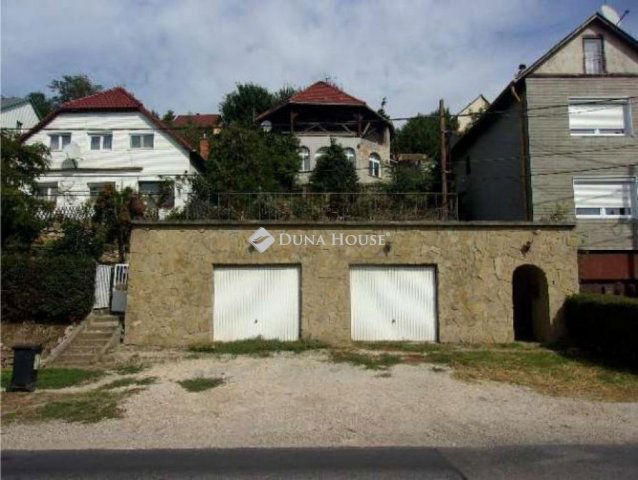 Eladó családi ház, Pilisborosjenőn 66.8 M Ft, 6 szobás
