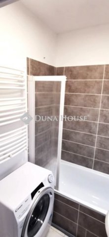 Eladó panellakás, Pécsett 69.5 M Ft, 3 szobás