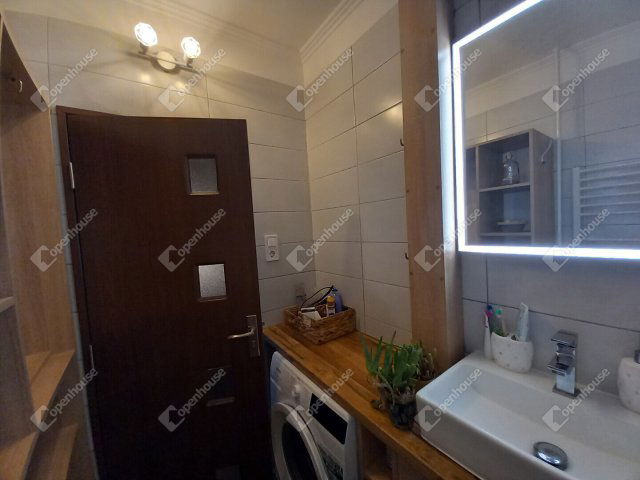 Kiadó panellakás, albérlet, Szolnokon 140 E Ft / hó, 1+1 szobás