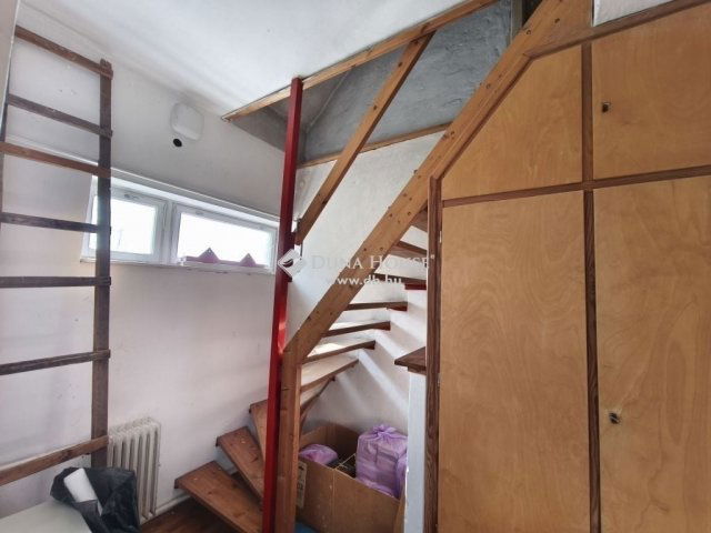 Eladó családi ház, Pécsett 84.9 M Ft, 5 szobás