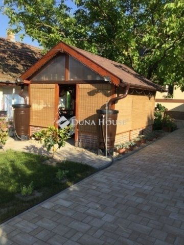 Eladó családi ház, Szegeden 289 M Ft, 6 szobás