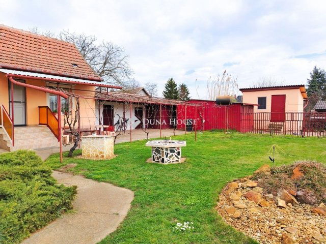 Eladó családi ház, Mikepércsen 59.99 M Ft, 4 szobás