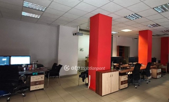 Eladó üzlethelyiség, Dunaújvárosban 40 M Ft