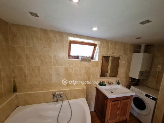 Eladó családi ház, Kisorosziban 102 M Ft, 4 szobás