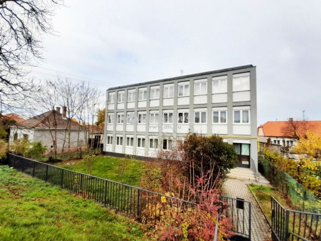 Eladó ipari ingatlan, Tatán 350 M Ft / költözzbe.hu