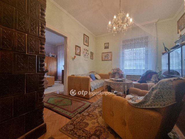 Eladó családi ház, Pápán 37.999 M Ft, 3 szobás